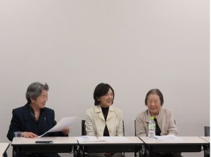 ３．２１市民・学生の集いで、濱恭子さん(右）と鳥羽洋子さん(中央）